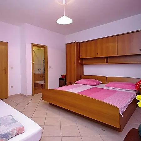 Готель Makarska Apartments